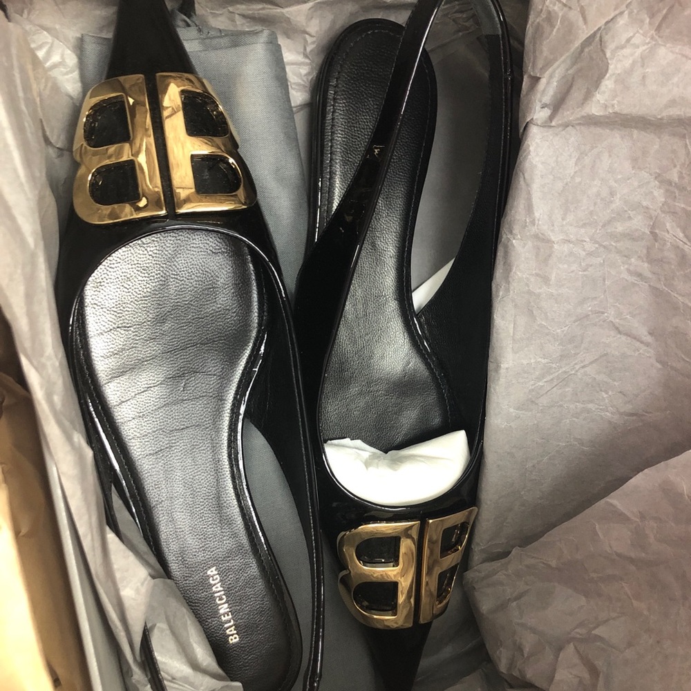 BALENCIAGA 
BB patent-leather slingback flats